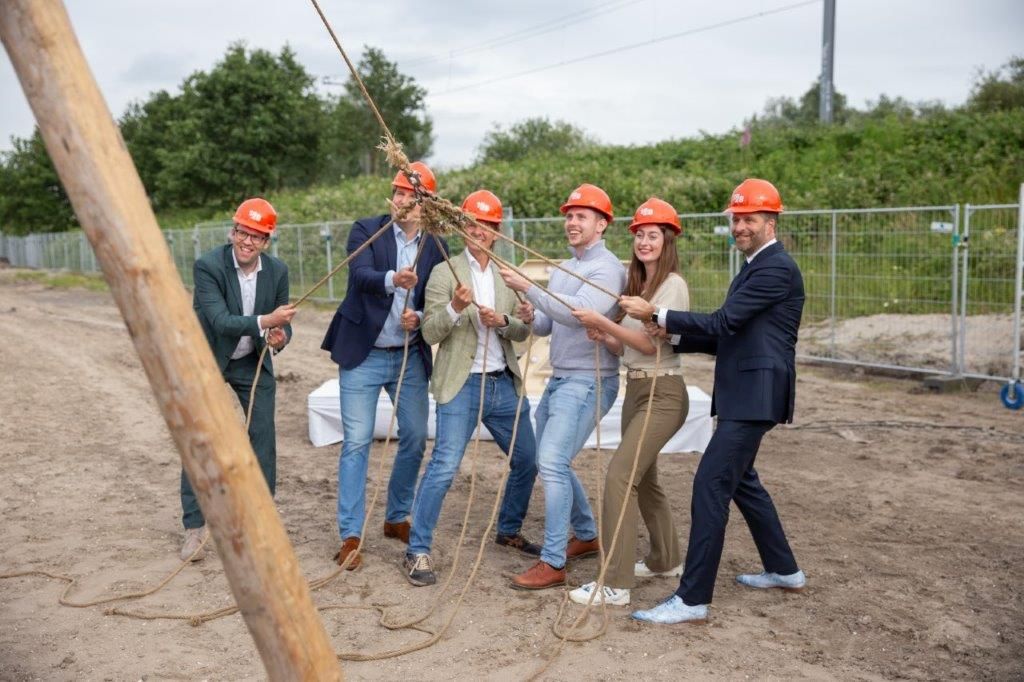 Hugo de Jonge slaat eerste paal